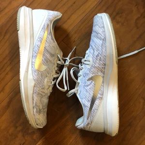 Nike Athletic Shoes Size 6